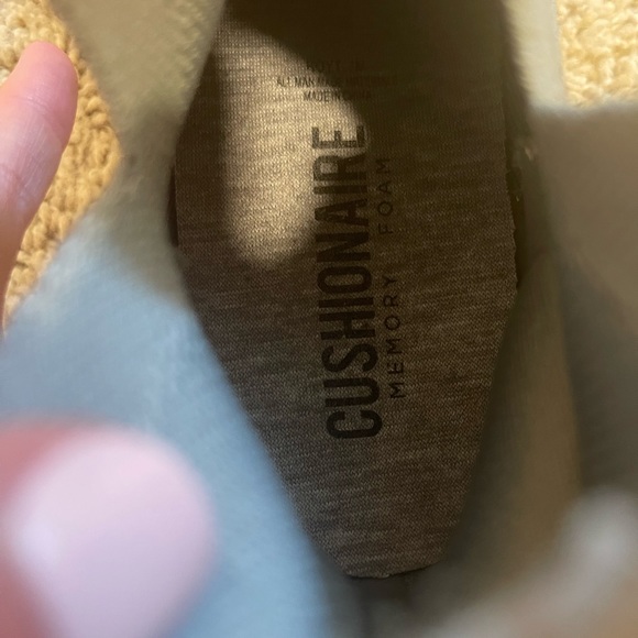 Cushionaire “Hoyt” memory foam shoes size 7 - Picture 4 of 7